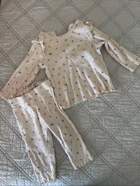 H&M Cream Ribbed Floral Ruffle Pajama Set with Pink, Blue, Yellow Flowers